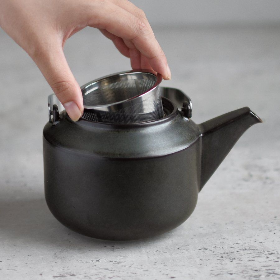KINTO LEAVES TO TEA Teapot 600ml-Black